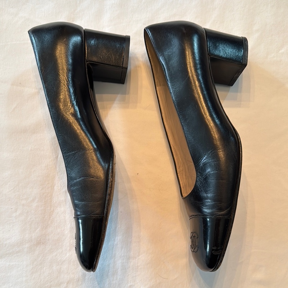 Chanel Black Leather Women's Shoes - Picture 2 of 5